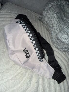 Vans white and n black Checkerboard Trim Fanny Pack 2020